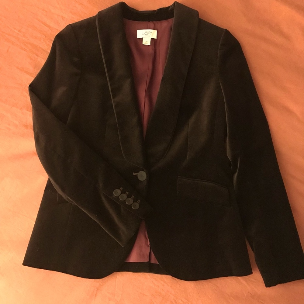NWT LOFT Plum Velvet Tuxedo Blazer in Size 2P